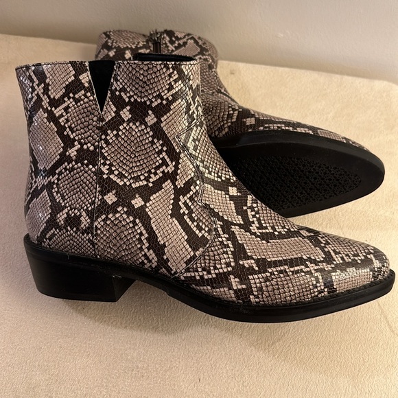 Western snake print Booties - Picture 2 of 4